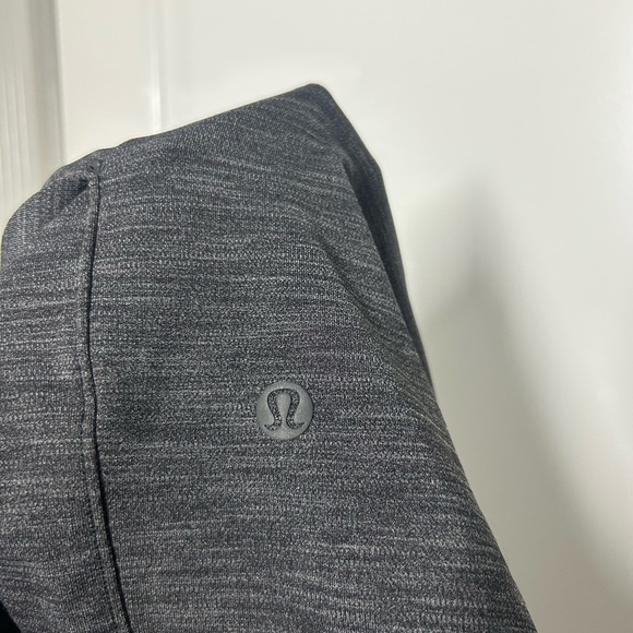 Lululemon On The Fly Shorts Gray Athletic Shorts size 6 - Picture 8 of 10